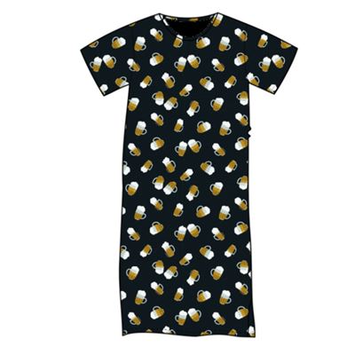 SEEKING short-sleeved nightshirt with half-litres of BEER